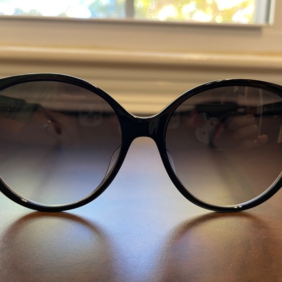 Fendi Sunglasses FE40029U - Picture 7 of 10